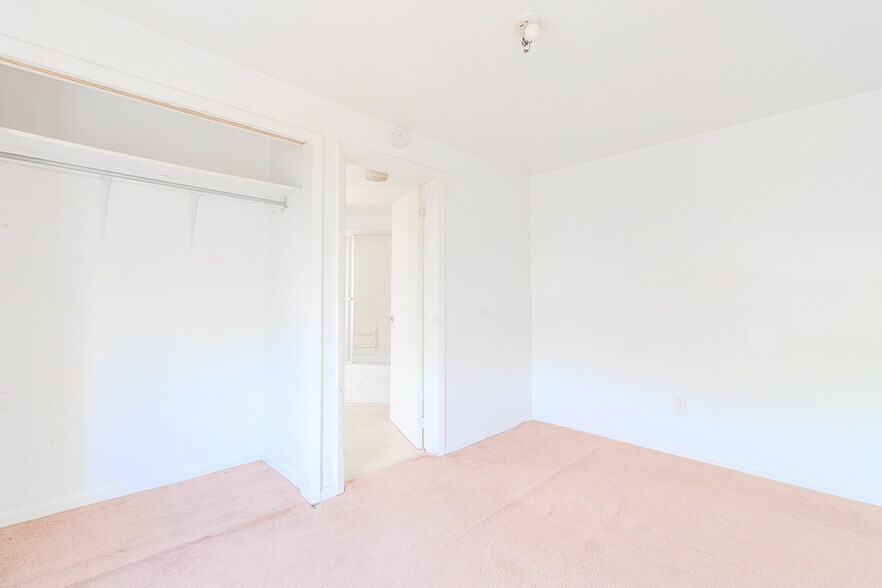 More Photos Of 5801 Lincoln Ave, Export Apartments For Sale