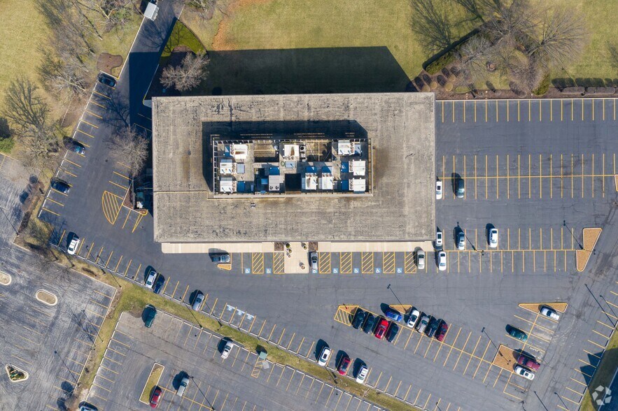 More Photos Of 915 Harger Rd, Oak Brook Office For Lease