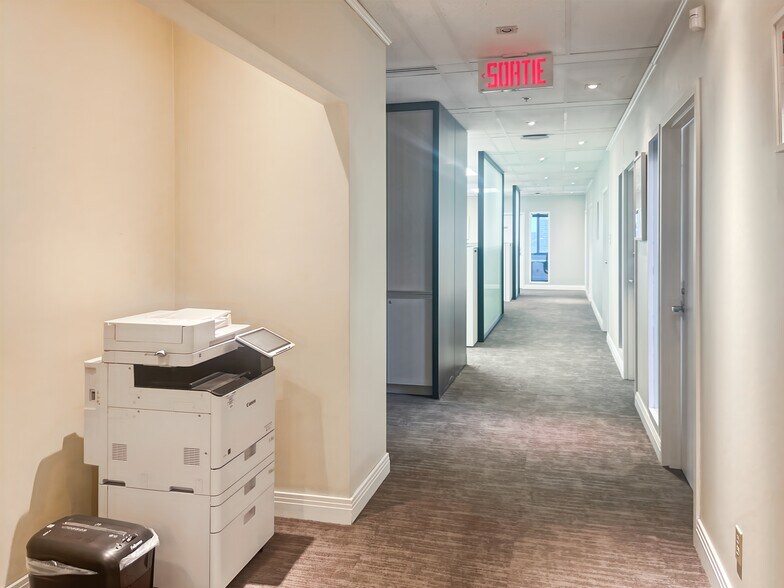 More Photos Of 1100 Boul Crémazie E, Montréal Coworking Space