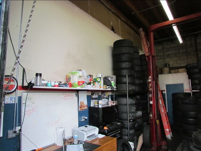 More Photos Of 3137 W Imperial Hwy, Inglewood Auto Repair For Lease