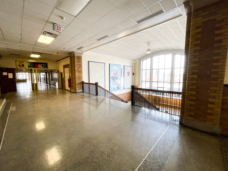 More Photos Of 1375 London Rd, Sarnia Storefront For Lease