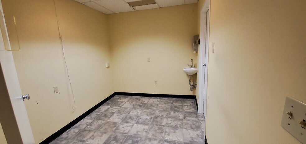 More Photos Of 955 Main St, Winchester Medical For Lease