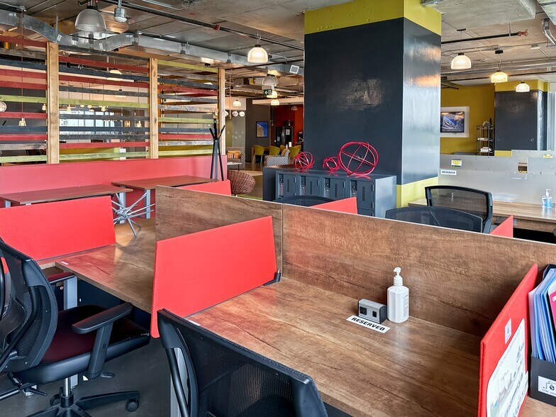 More Photos Of 4402 Skyline Dr, Burnaby Coworking Space