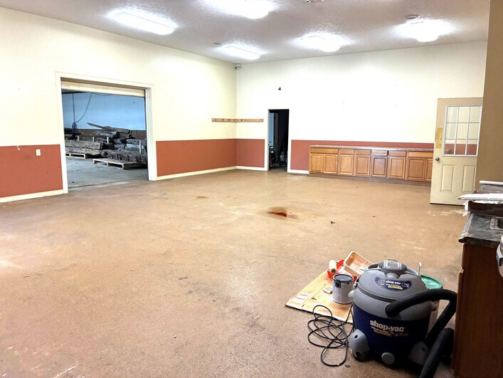 More Photos Of 1249 Lehigh Station Rd, Henrietta Warehouse For Lease