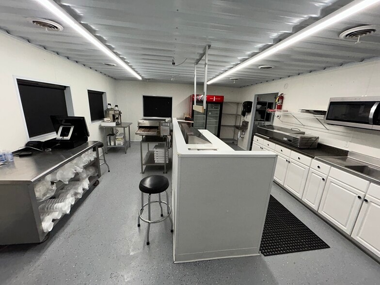 More Photos Of 1002 Cross st, Robinson Restaurant For Sale
