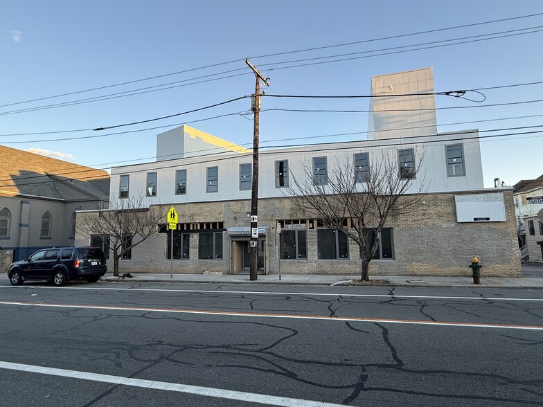 Primary Photo Of 536-540 Smith St, Providence Light Manufacturing For Sale