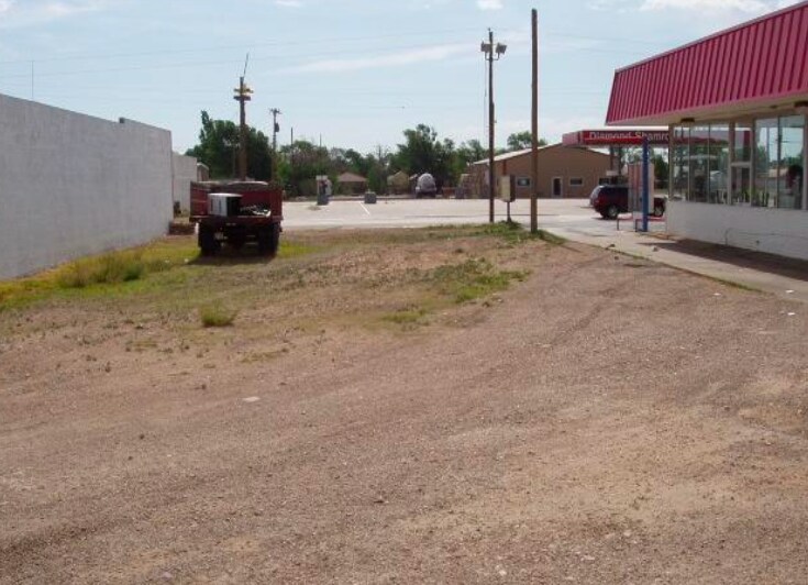 More Photos Of 514 Main St, Sunray General Retail For Sale
