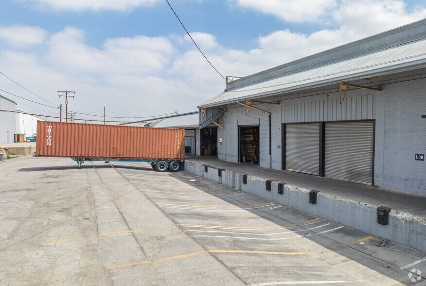 More Photos Of 5525 S Soto St, Vernon Warehouse For Lease