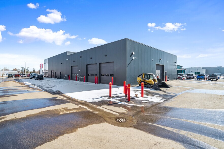 More Photos Of 2202 50 Av, Lloydminster Auto Dealership For Sale