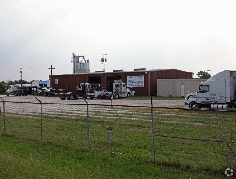 More Photos Of 7020 N Interstate 35 E, Waxahachie Industrial For Lease