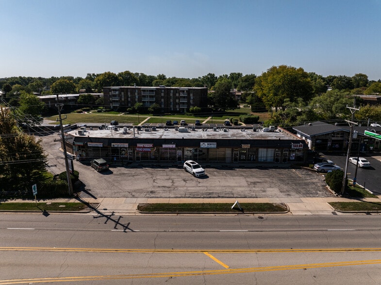 More Photos Of 805-813 W Rand Rd, Arlington Heights General Retail For Lease
