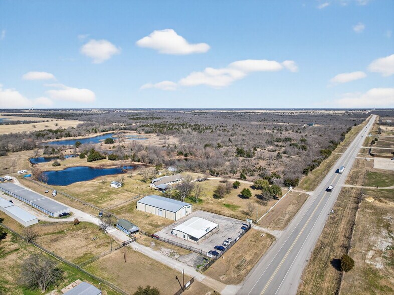More Photos Of 15377 N Highway 34, Terrell Flex For Sale