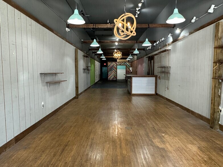 More Photos Of 2029 Harrison St, Hollywood Storefront For Lease