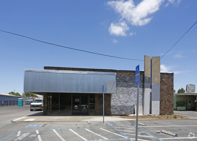 More Photos Of 2554-2562 W Middlefield Rd, Mountain View Industrial For Lease