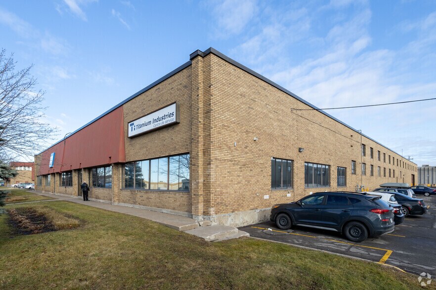 More Photos Of 127-155 Montée de Liesse, Montréal Warehouse For Lease