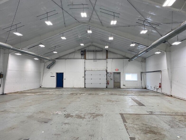 More Photos Of 92 Londonderry Tpke, Manchester Storefront Retail Office For Lease
