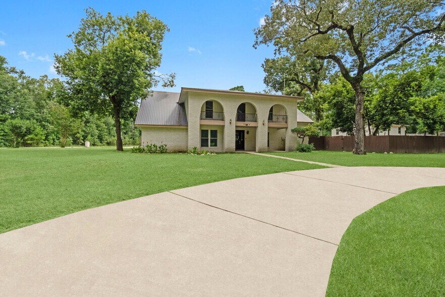 More Photos Of 2042 Teal Dr, Spring Dormitory For Sale