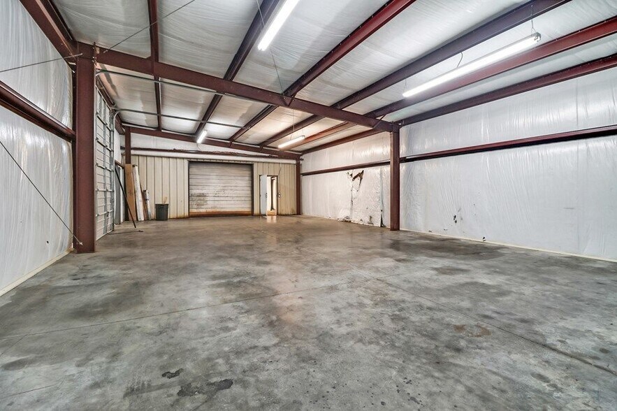 More Photos Of 135 Industrial Blvd, Crossville Warehouse For Lease