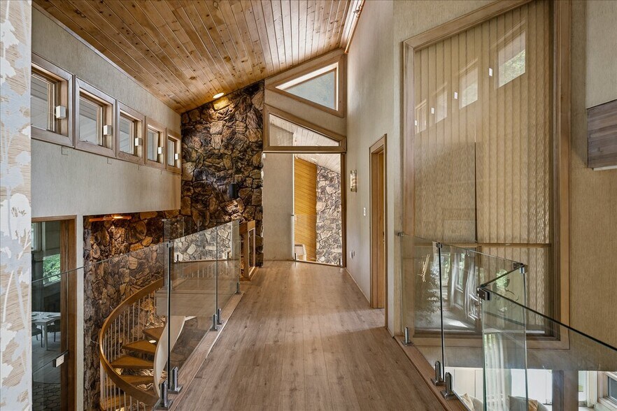 More Photos Of 112 Tawny Fox trl, East Stroudsburg Hospitality For Sale