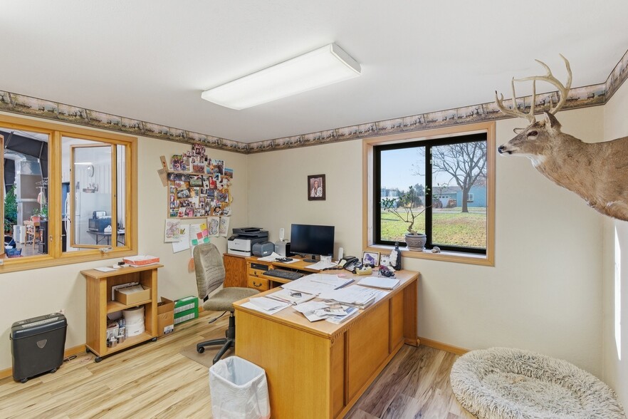 More Photos Of 1703 Laurel St, Tyndall Manufacturing For Sale