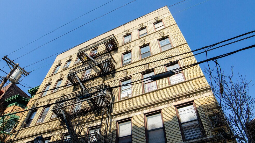 150152 49th St, Union City, NJ 07087 Apartments For Sale