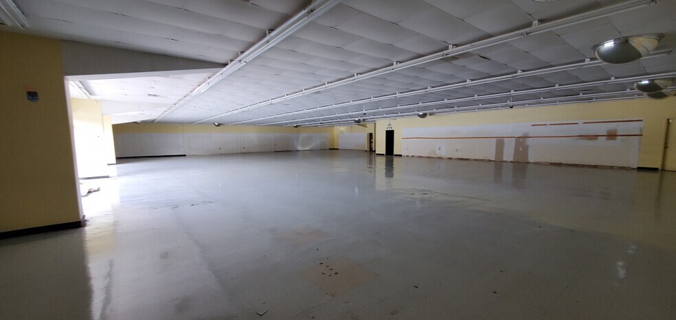 More Photos Of 16426 Wise St, Saint Paul Storefront Retail Office For Sale