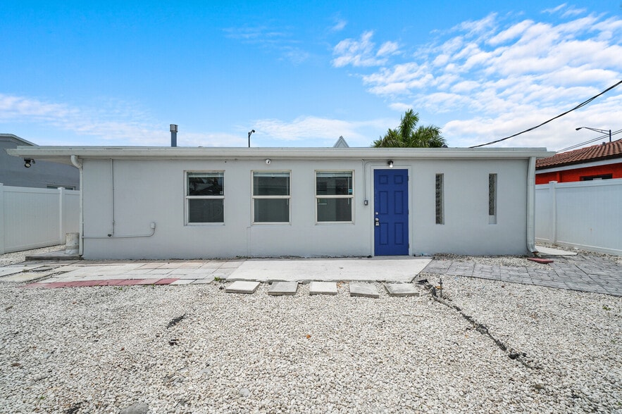 More Photos Of 311 E Commercial Blvd, Oakland Park Freestanding For Sale