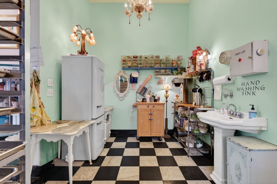 More Photos Of 197 E Church St, Deland Restaurant For Sale