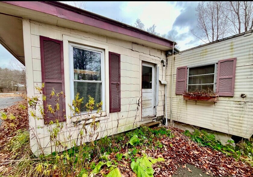 More Photos Of 830 County Route 49, Argyle General Retail For Sale