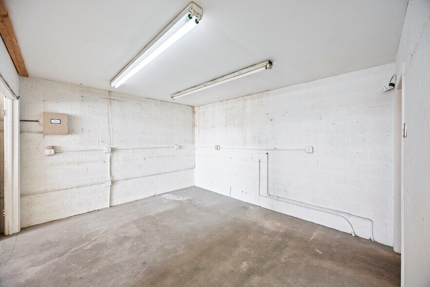 More Photos Of 1209 Gateway Rdg, Lake Park Warehouse For Sale