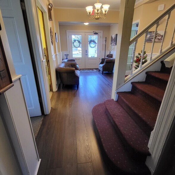 More Photos Of 64 Hilton Ave, Hempstead Office For Sale