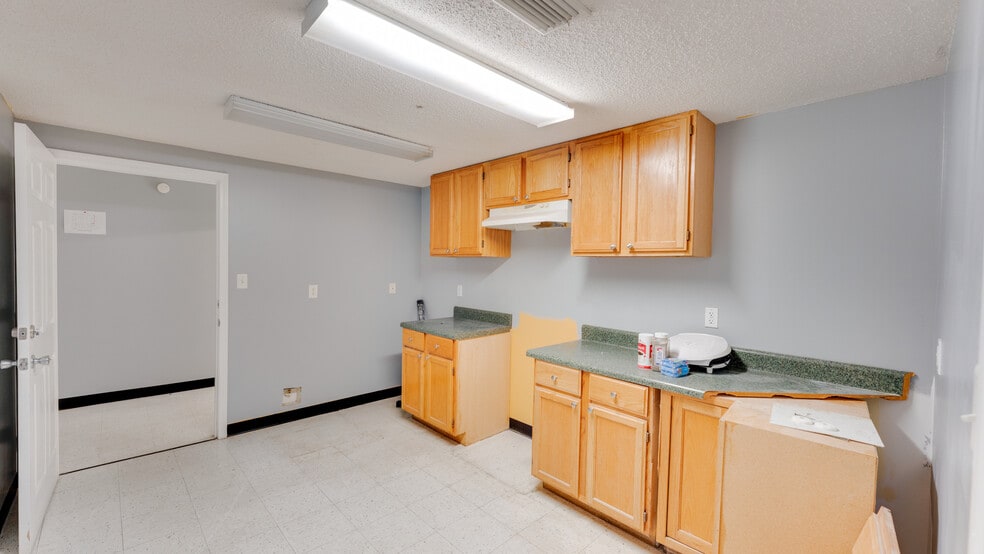 More Photos Of 510 N Walker St, Quitman Light Manufacturing For Lease