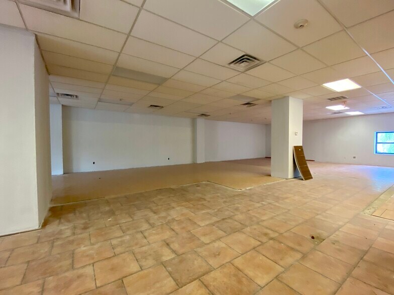 More Photos Of 25-27 E Merrick Rd, Valley Stream Office For Lease