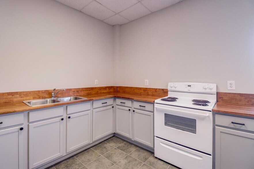 More Photos Of 21051 Coastal Pky, Gulfport Industrial For Sale