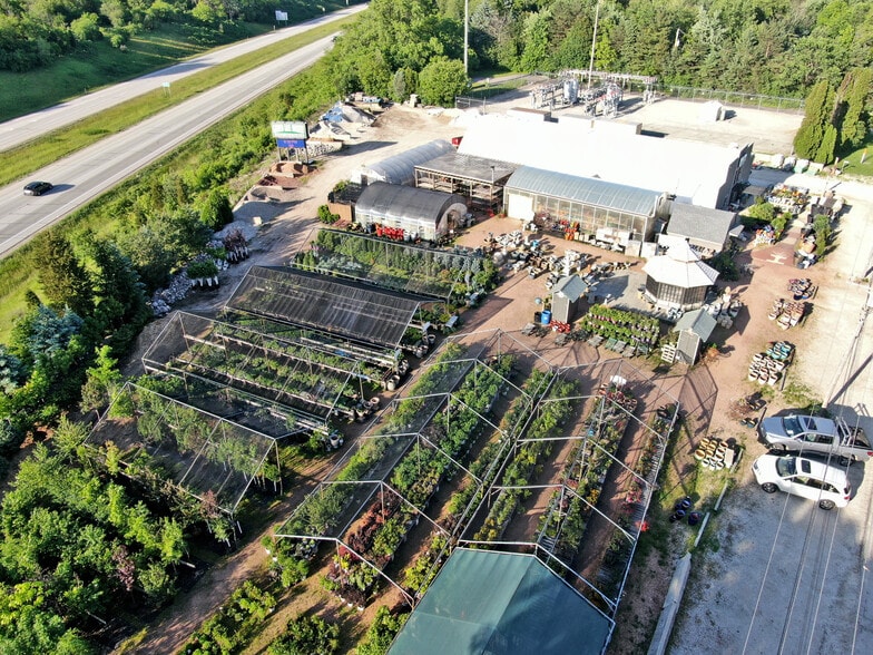 More Photos Of N47W30815 Hill St, Hartland Garden Center For Sale