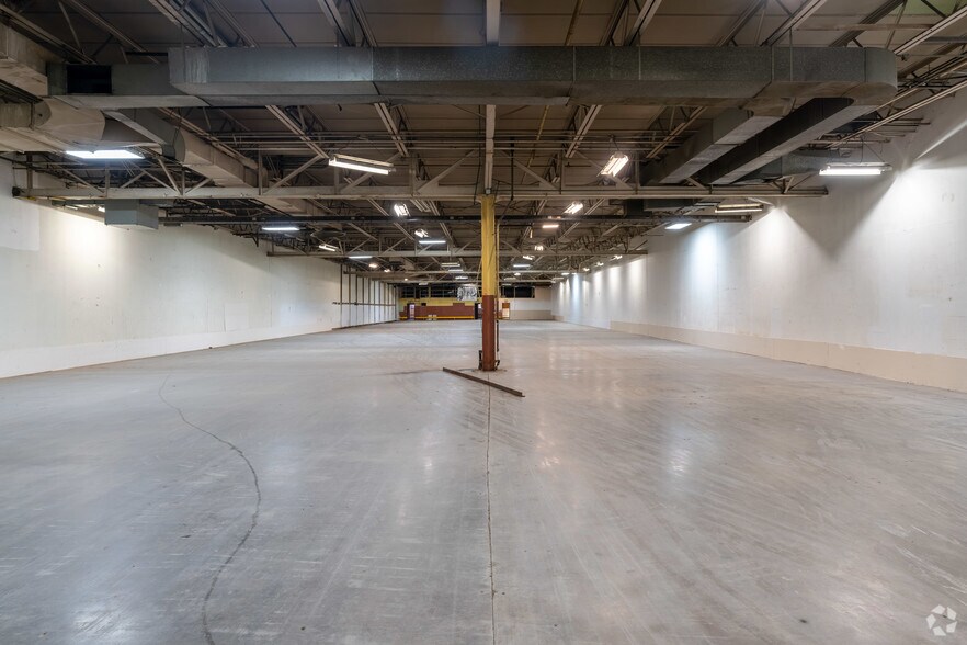 More Photos Of 1900 N Austin Ave, Chicago Manufacturing For Sale