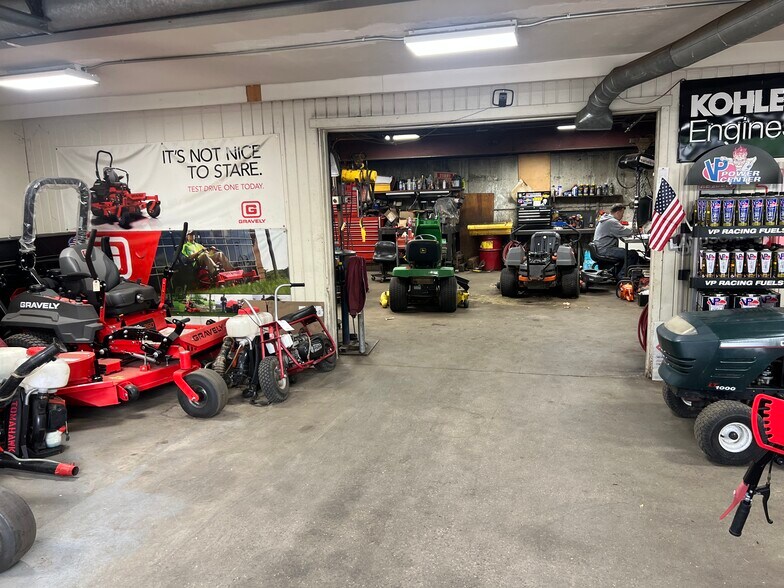 More Photos Of 71 Worcester Road, Charlton Auto Dealership For Sale