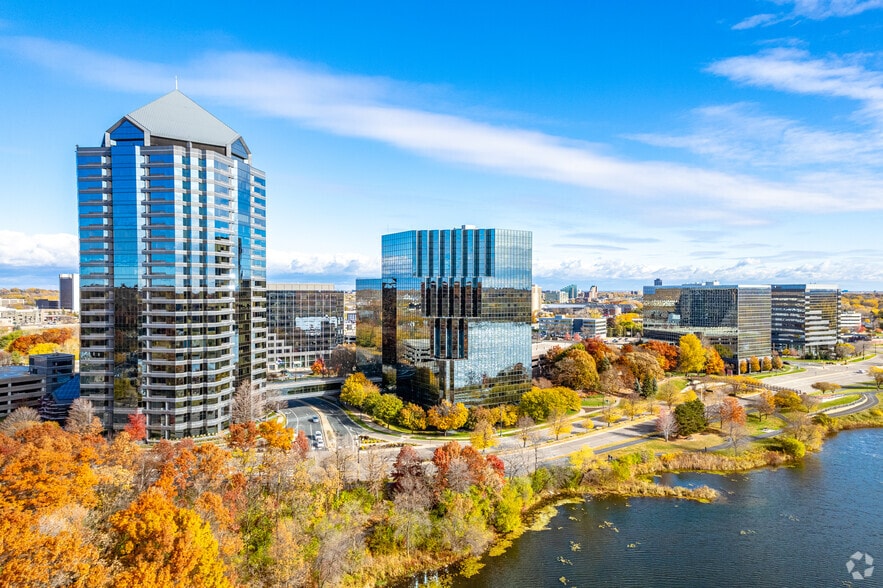 More Photos Of 8400 Normandale Lake Blvd, Bloomington Coworking Space