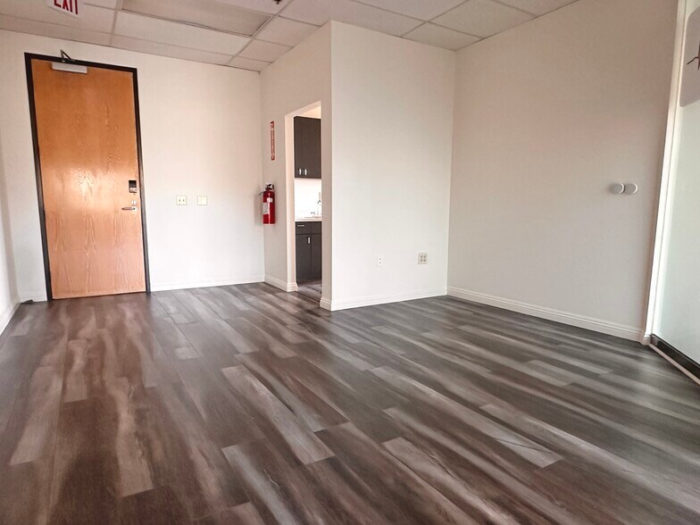 More Photos Of 1111 Corporate Center Dr, Monterey Park Loft Creative Space For Sale