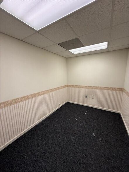 More Photos Of 1421 S Main St, High Point Office For Lease