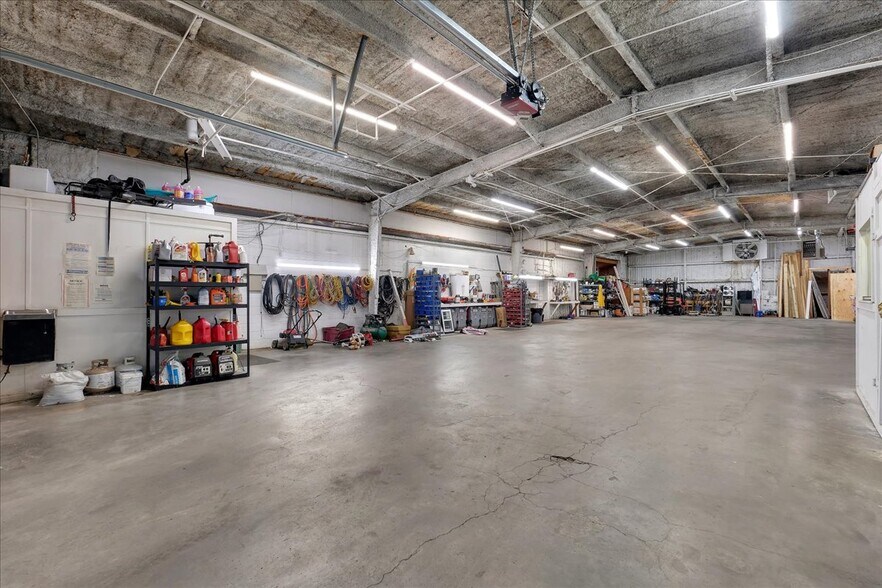 More Photos Of 1518 Petunia Ave, Louisville Warehouse For Sale