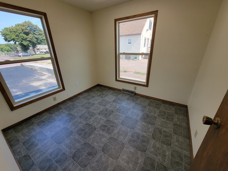 More Photos Of 405 W 34th St, Sioux Falls Office For Lease