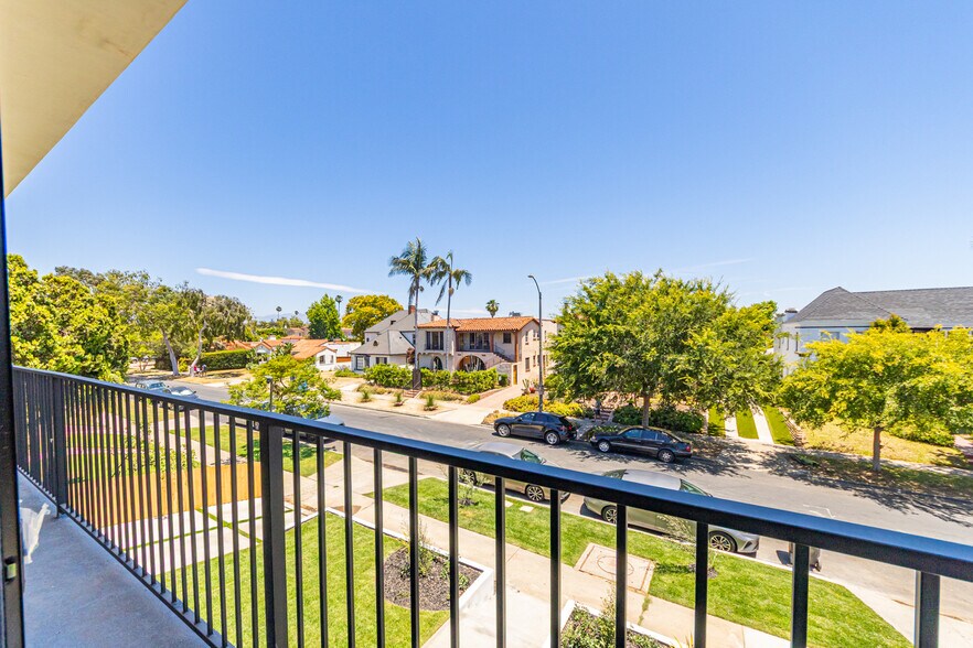 More Photos Of 1557 S Ogden Dr, Los Angeles Apartments For Sale