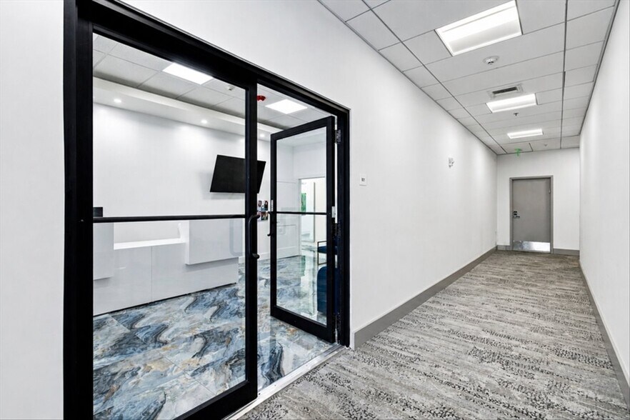 More Photos Of 2920-2950 NE 207th St, Aventura Unknown For Lease