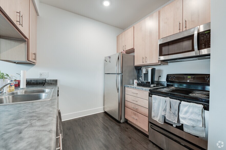 More Photos Of 565 E Grand River Ave, East Lansing Apartments For Lease