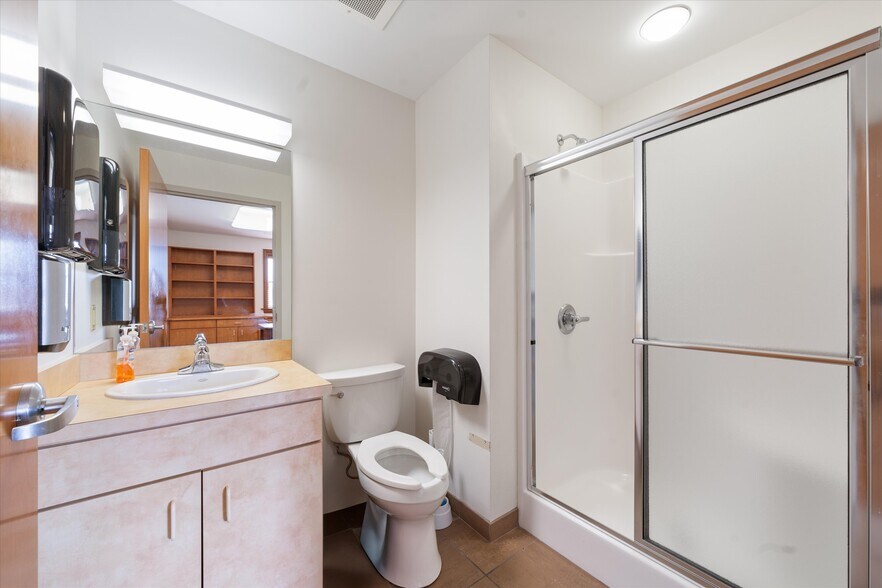 More Photos Of 114 Parliament Dr, Maryville Medical For Sale