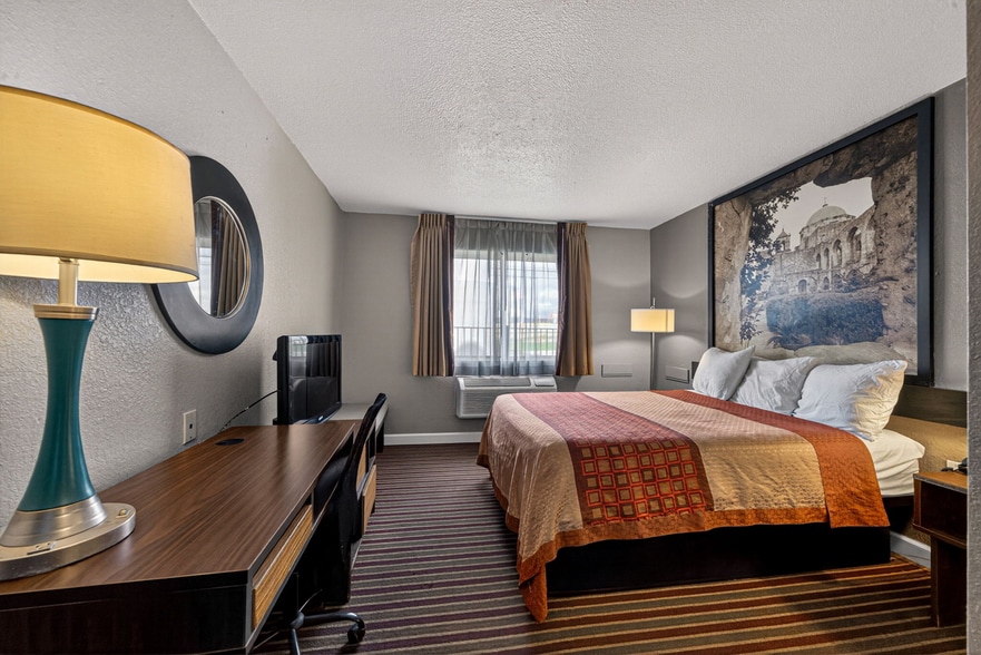 More Photos Of 5319 Casa Bella, San Antonio Hotel For Sale