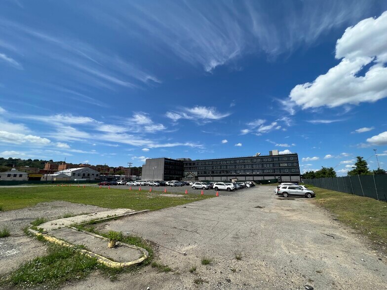 More Photos Of 8 Navy Pier Ct, Staten Island Apartments For Lease