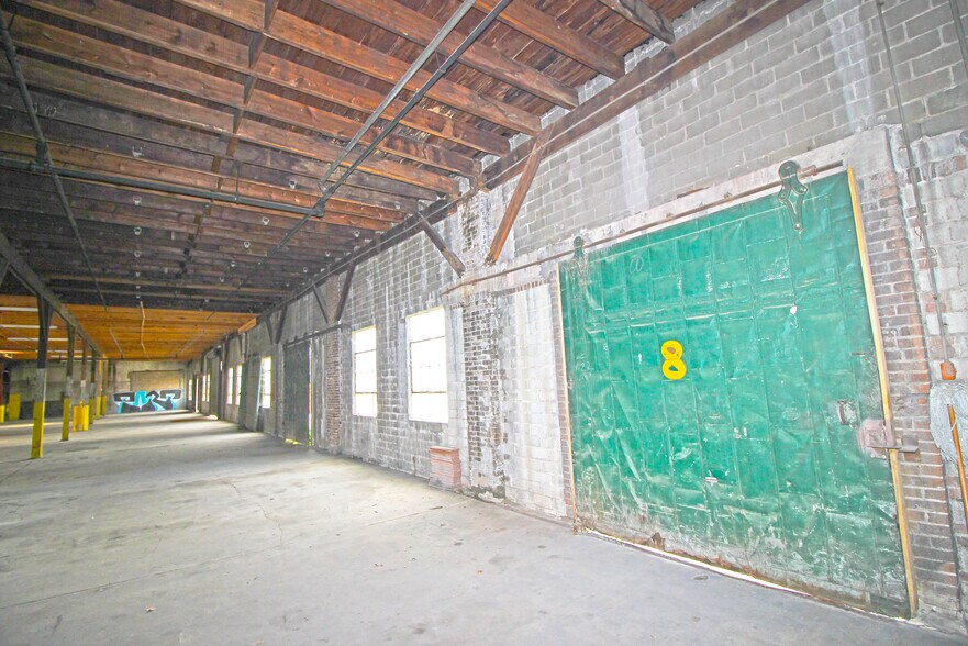 More Photos Of 6028 Navigation Blvd, Houston Warehouse For Sale