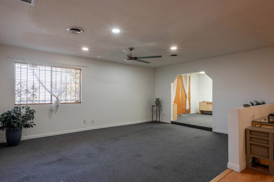 More Photos Of 6236 Laredo St, Las Vegas Office For Sale